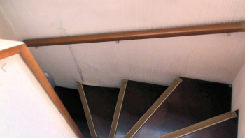 1階への階段